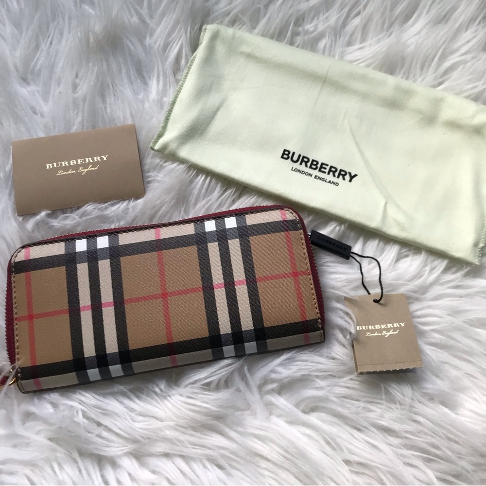 NWT! SALE!! Burberry Authentic Vintage Check Wallet
